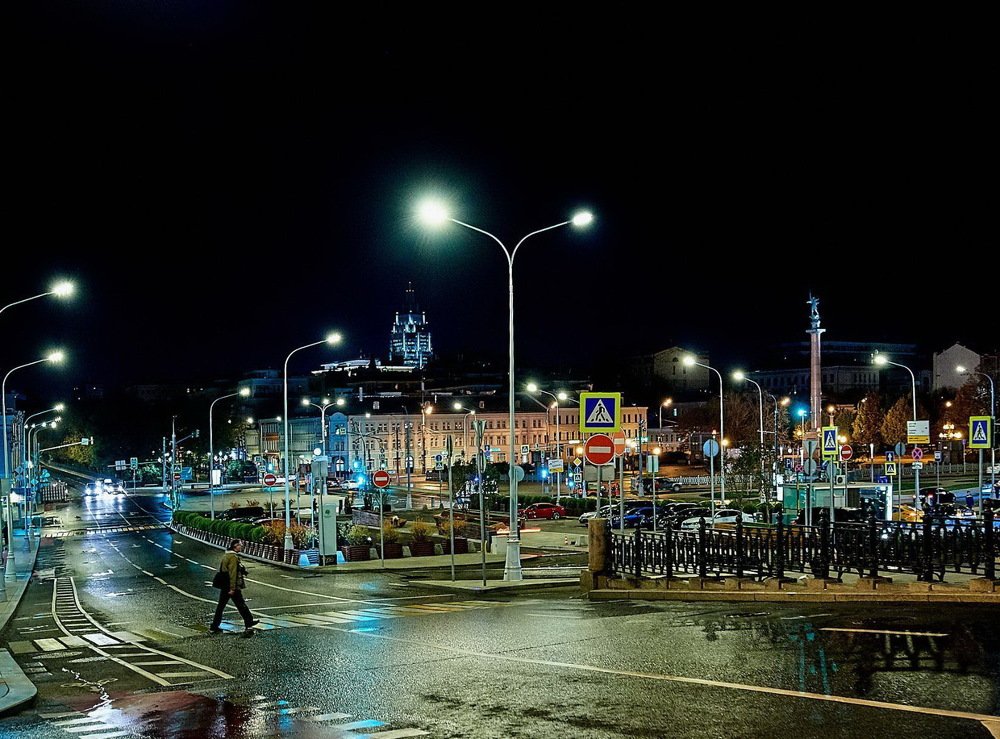 Трубная площадь ночью