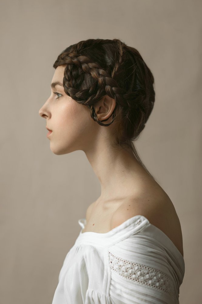 Портрет с косами