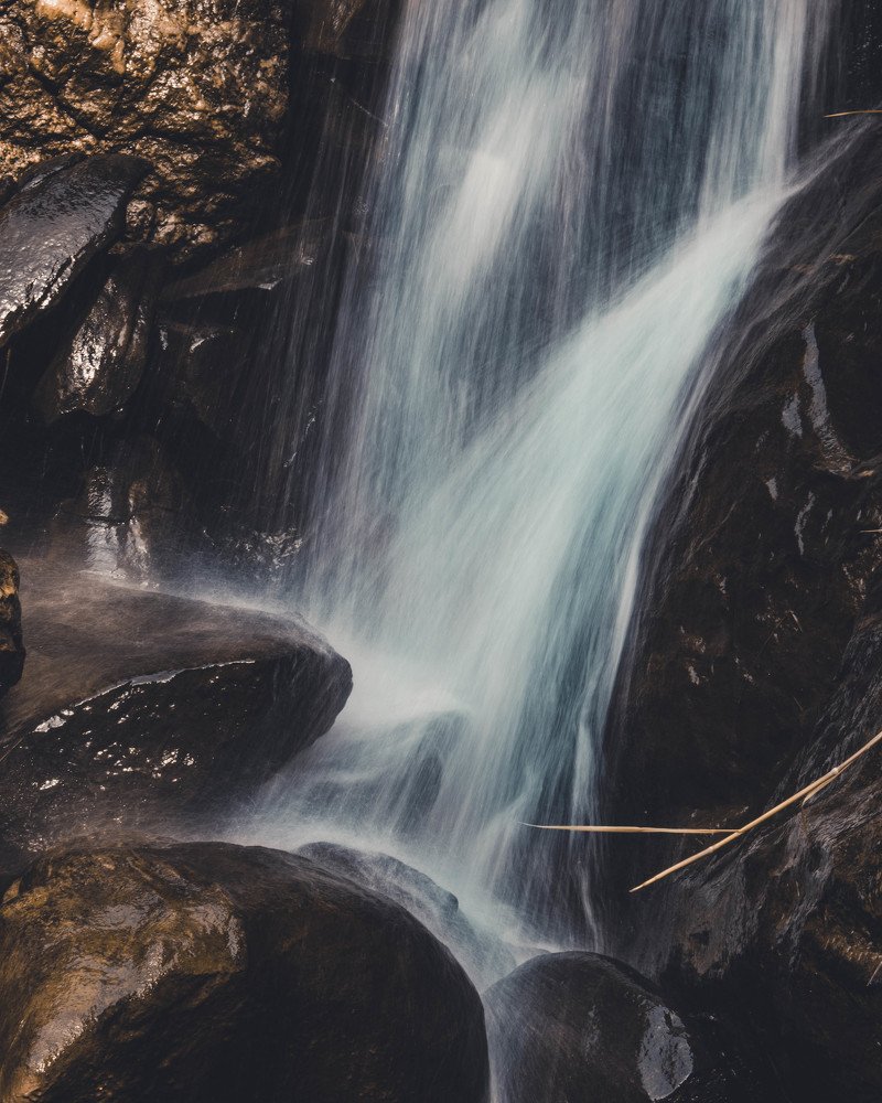 The Large Falling Drops