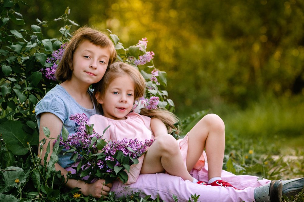 Сестрички и сирень