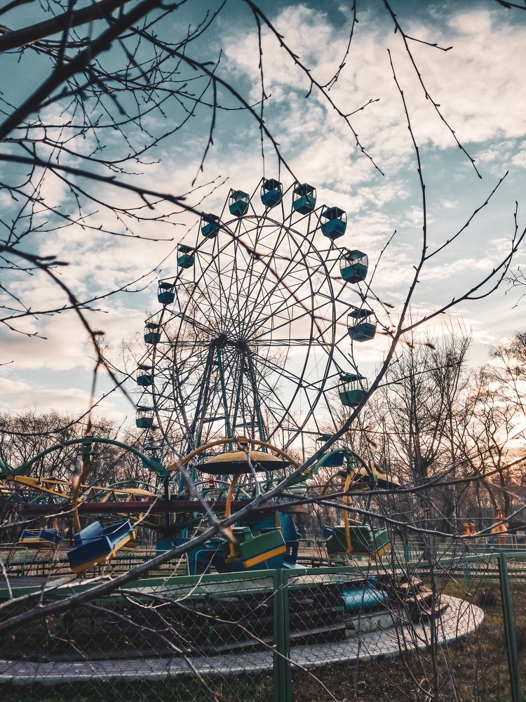 Поїхали кататися на колесі огляду?