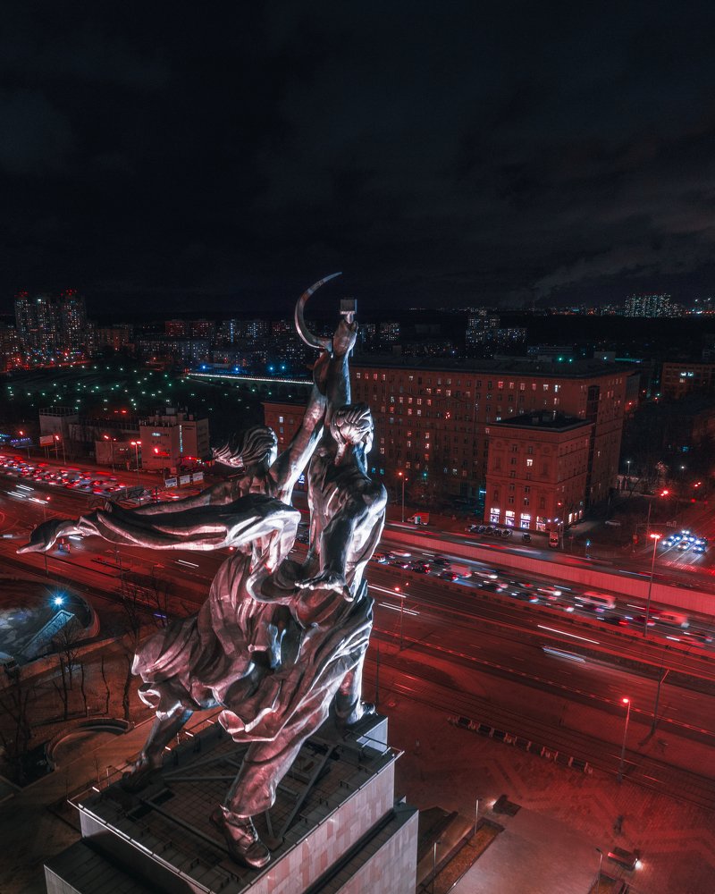 Рабочий и Колхозница