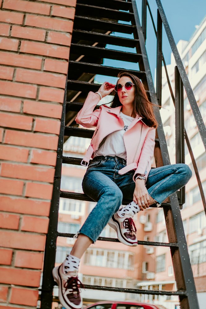 На лестнице