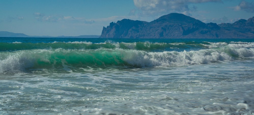 Штормит в Крыму