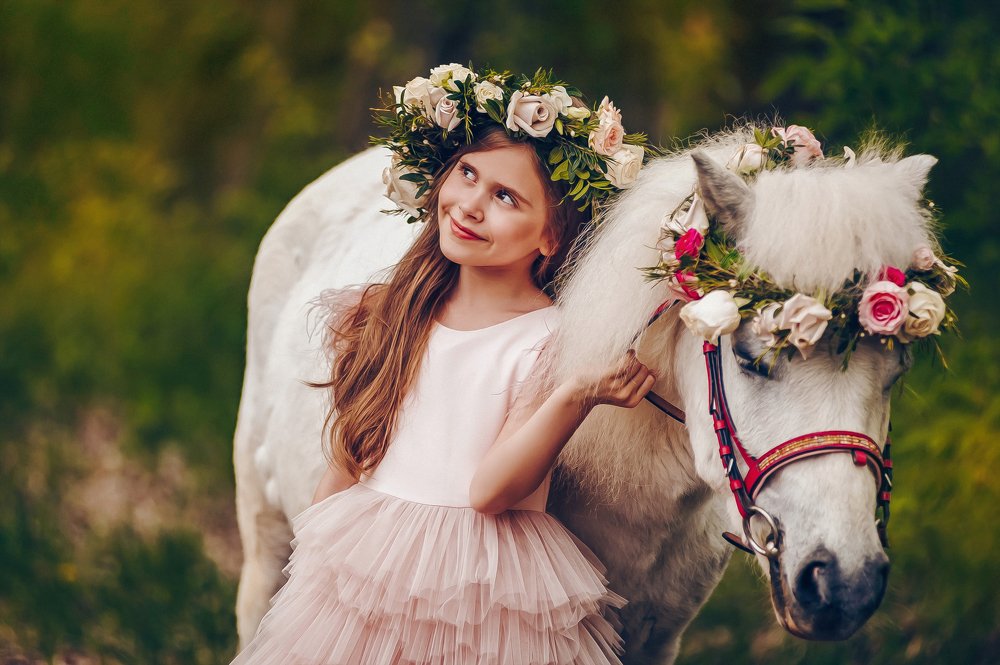 девочка с пони