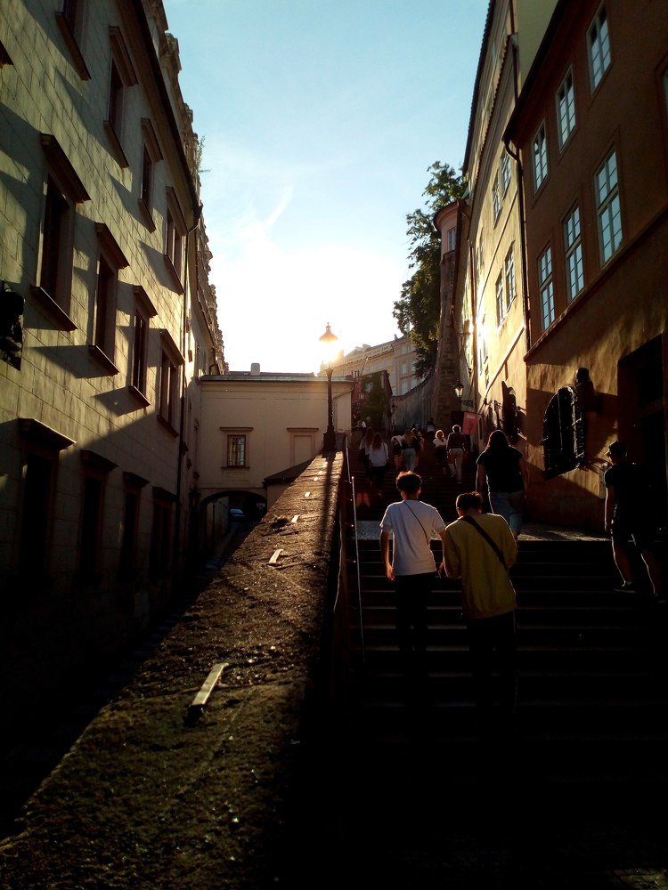 Фонарь-солнце старой Праги.