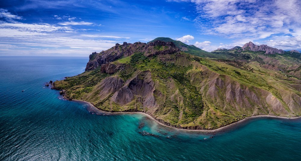Зеленый остров Карадаг (панорама)