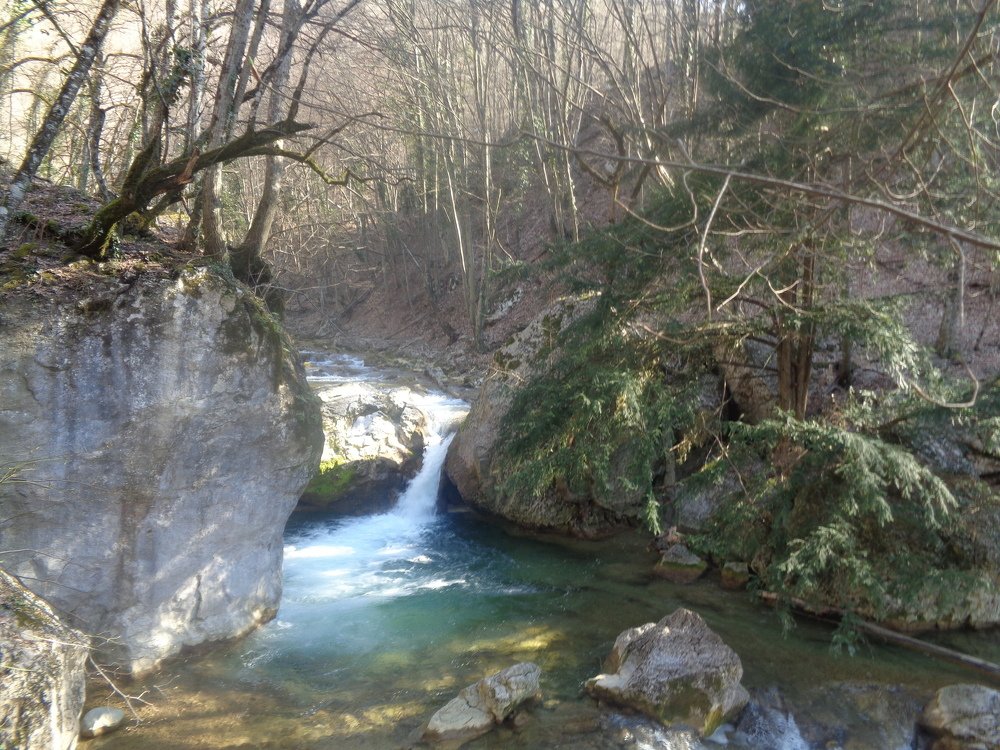 Тисовый водопад на реке Коккозке
