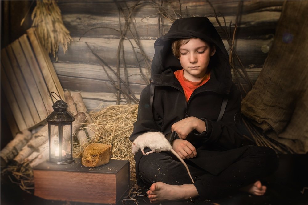 Мальчик с крысой