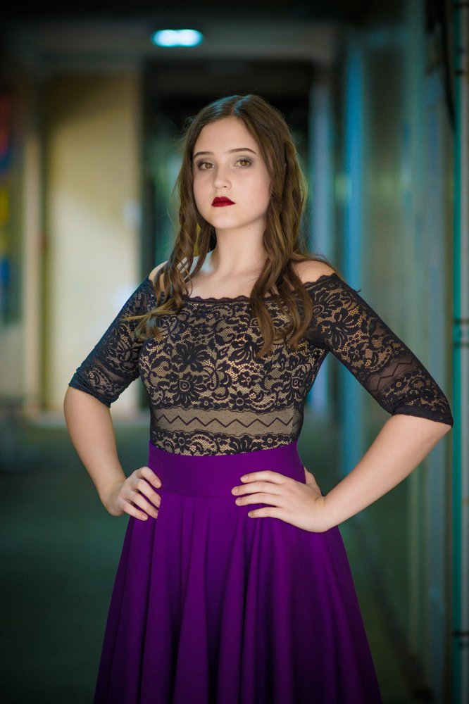 Напротив окна