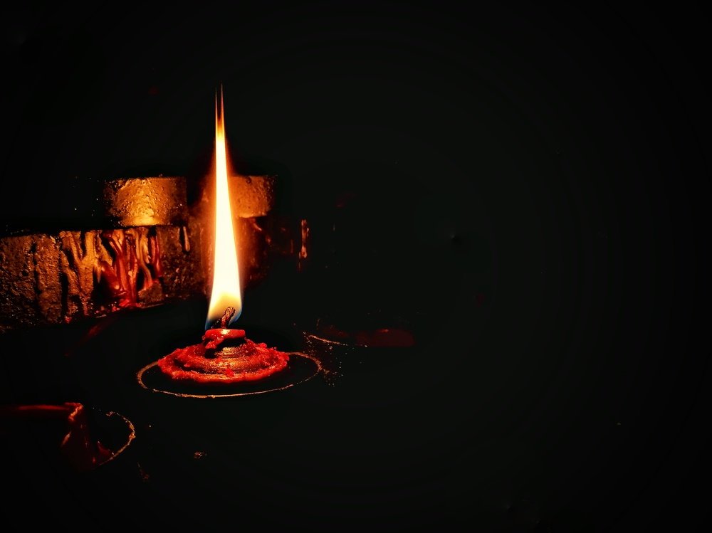 Kandila/ The Candle