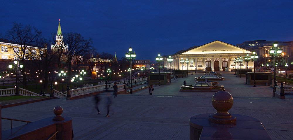 Вечер на Манежной площади