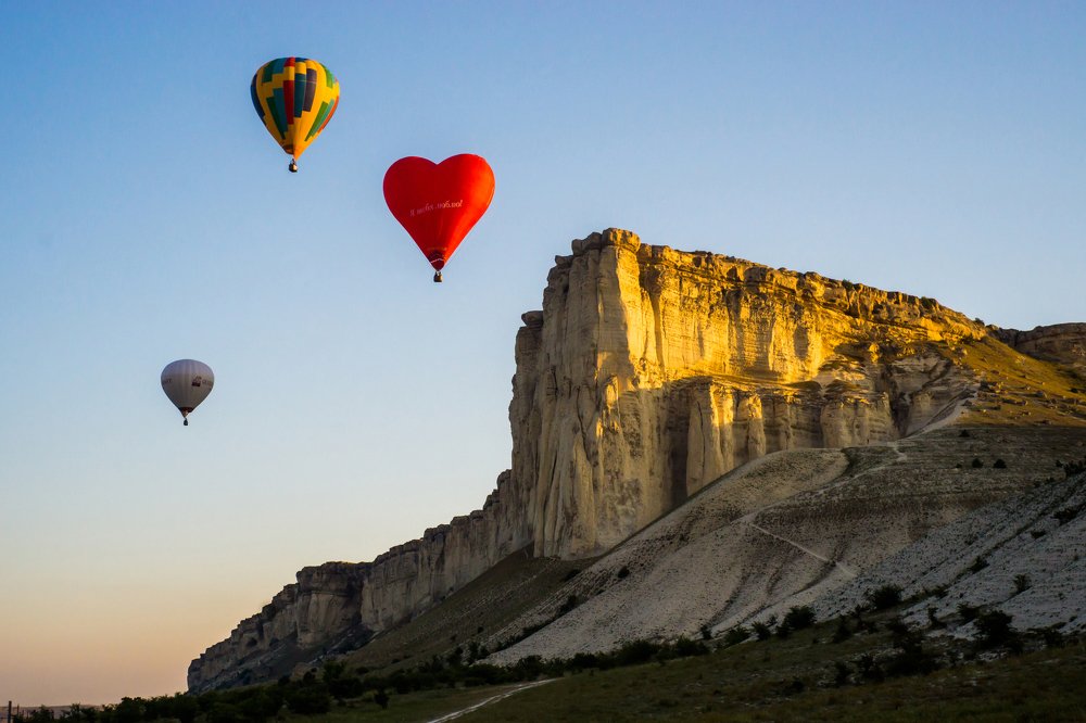 Воздушные шары над Белой скалой