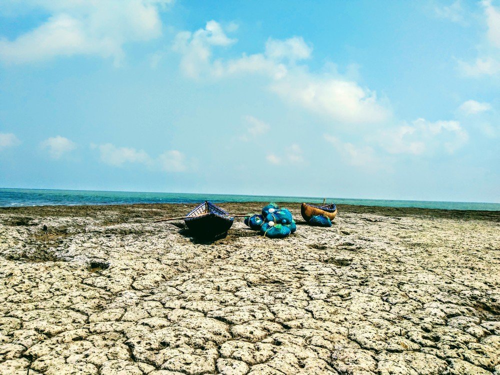 Friendship between sea and sky. Thirsty shore alone