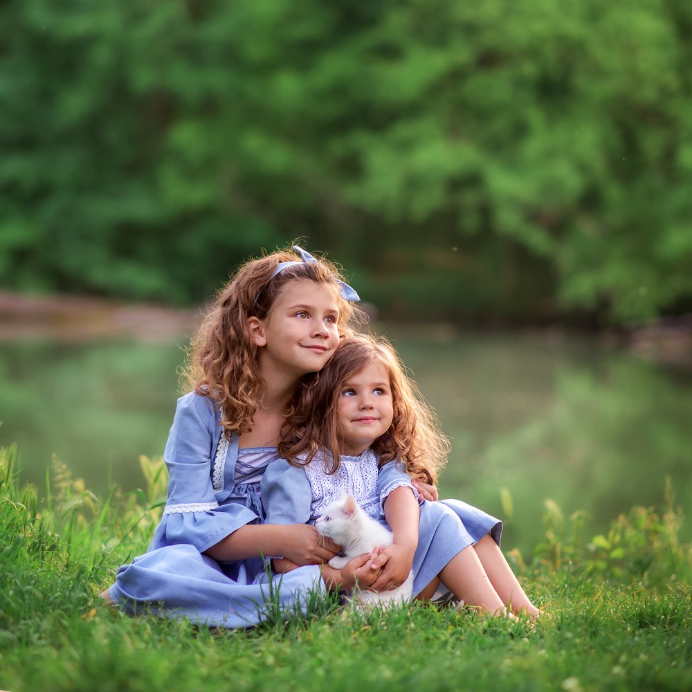 Две сестрички