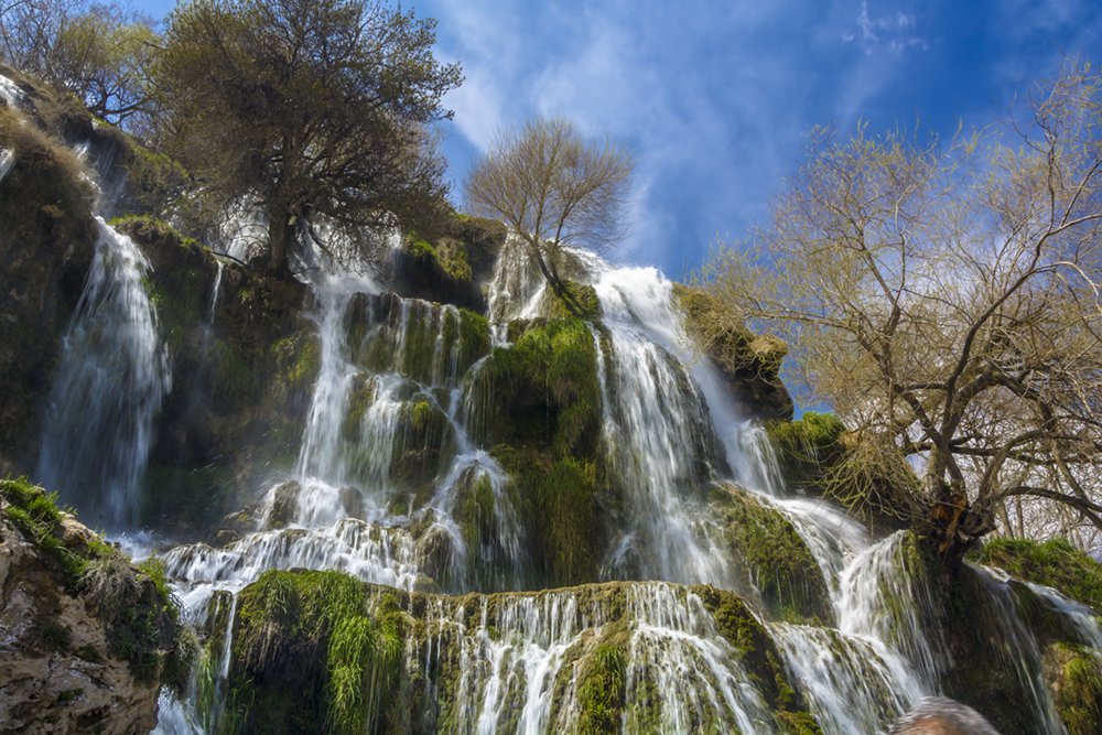 Niasar waterfall