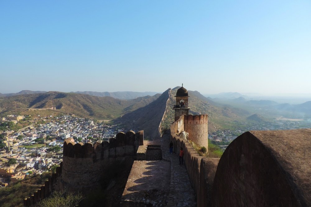 watchtower opposite amber fort, jaipur, rajasthan