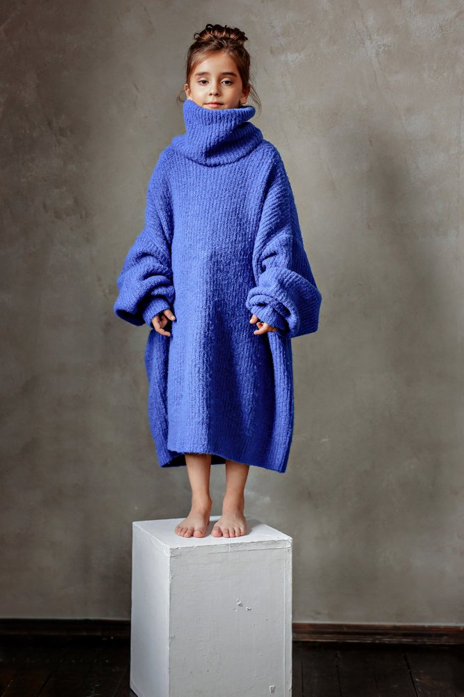 Девочка на кубе