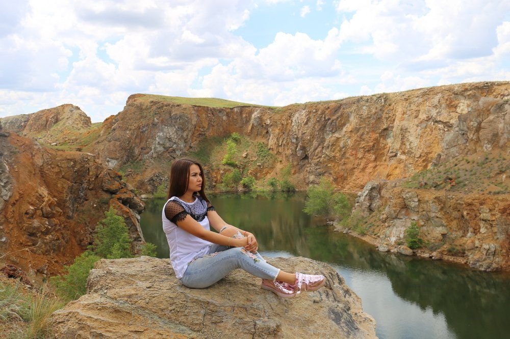 Если тебе тяжело, значит ты поднимаешься в гору. Если тебе легко, значит ты летишь в пропасть.