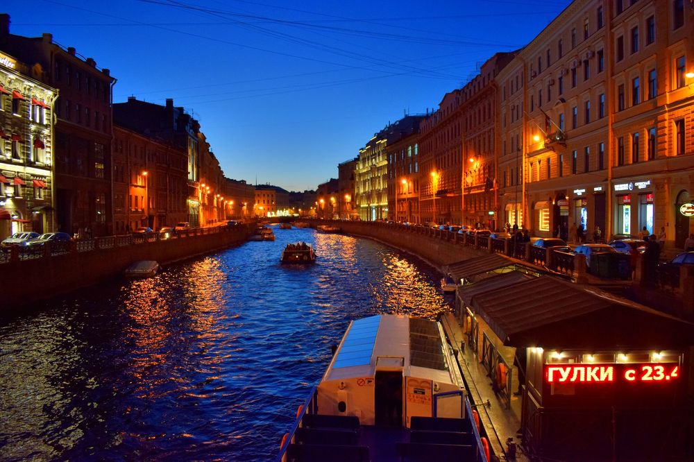 Ночная жизнь Санкт-Петербурга.