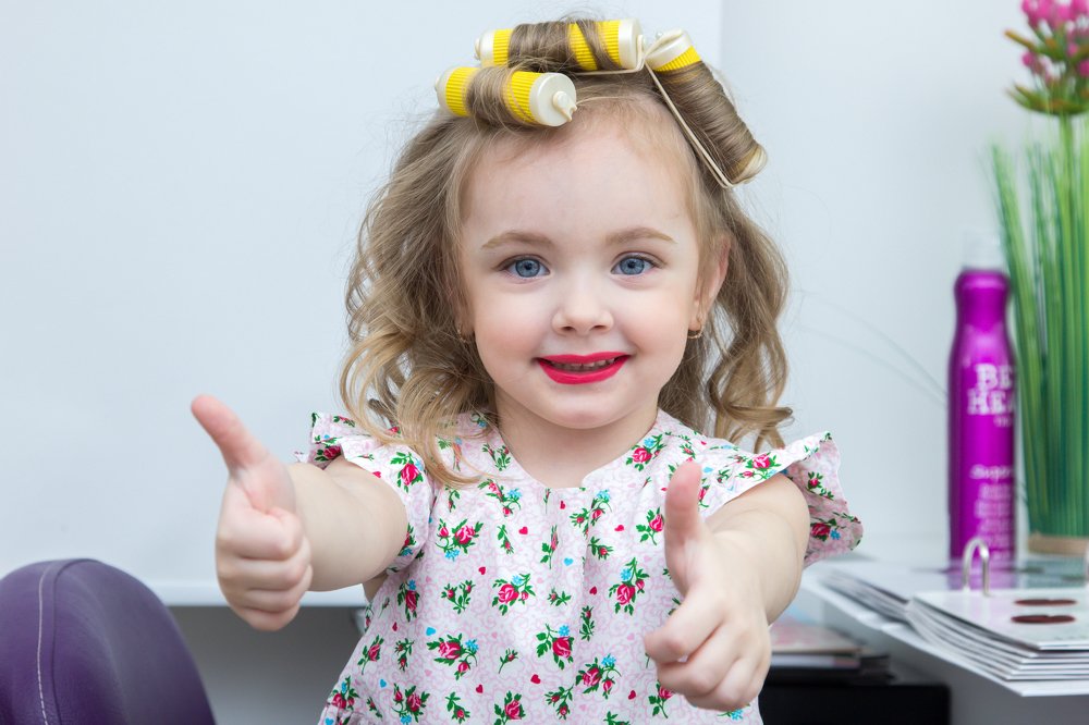 Есения в парикмахерской