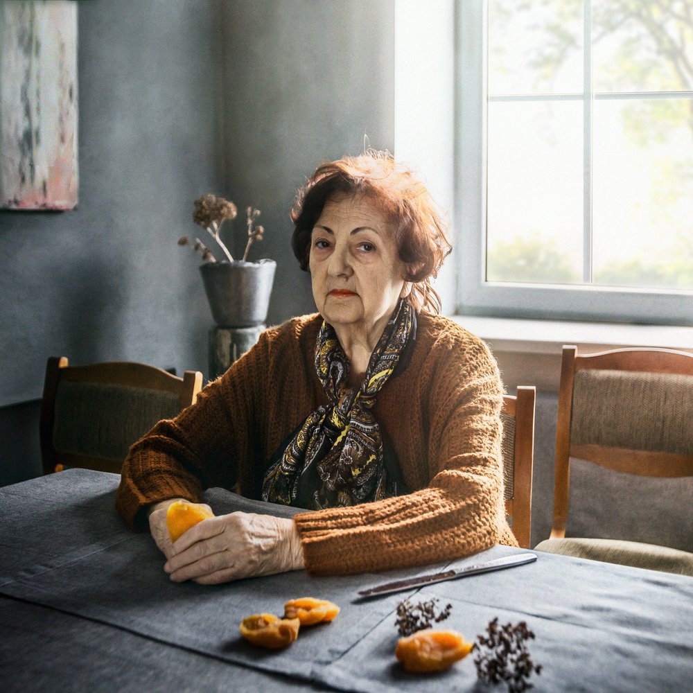 "Бабушка с персиками"