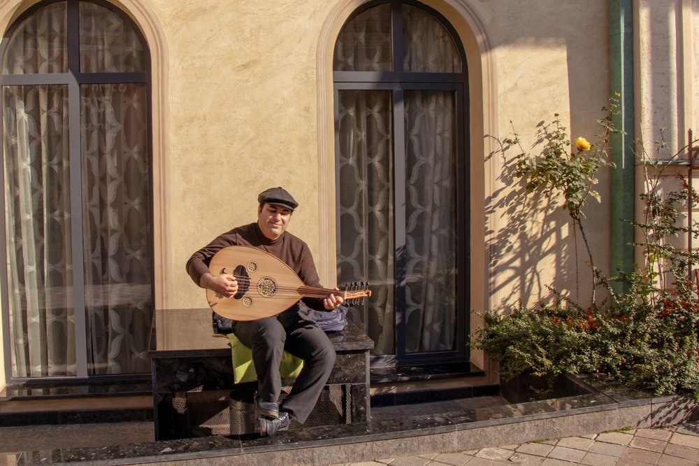 Музыкант на одной из улочек Тбилиси, Грузия