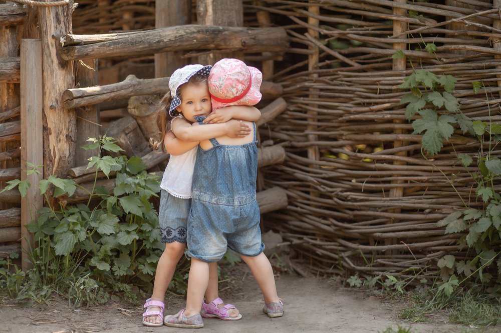 Две сестренки