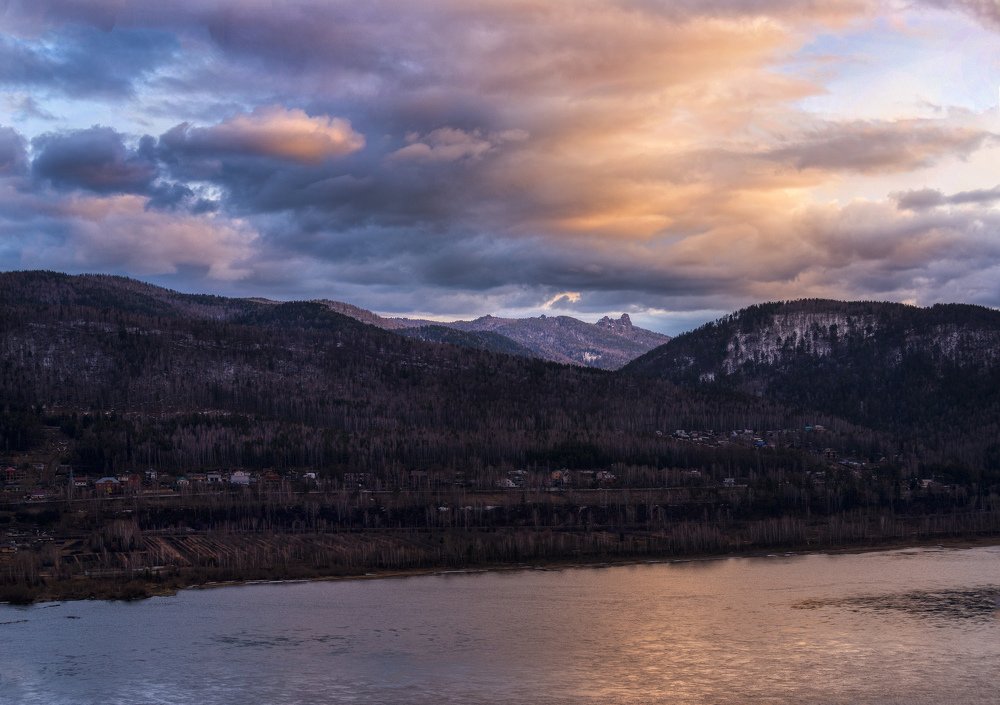 В закатных тонах.