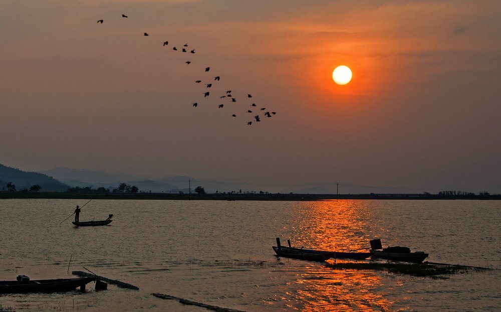 Hoàng Hôn bên Hồ Lak