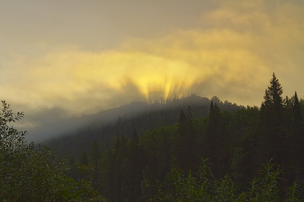 Восход в уральских горах