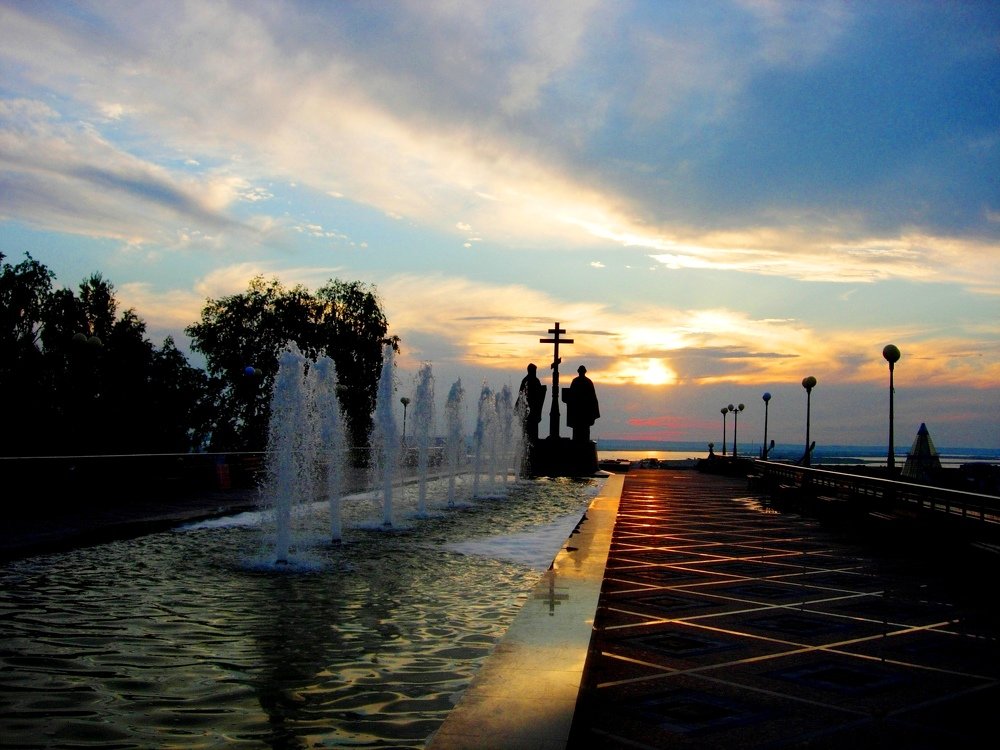 Во дворе храма