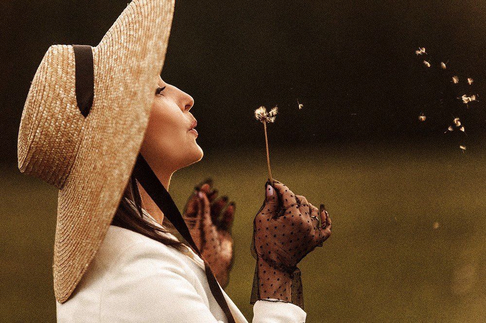 Дама с одуванчиком