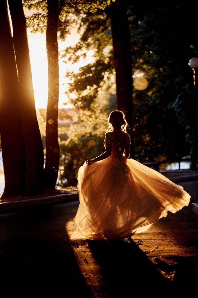 Платье на закате