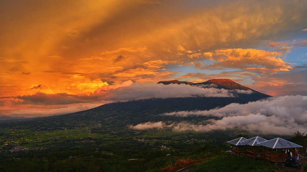 Sunset behind the mountain