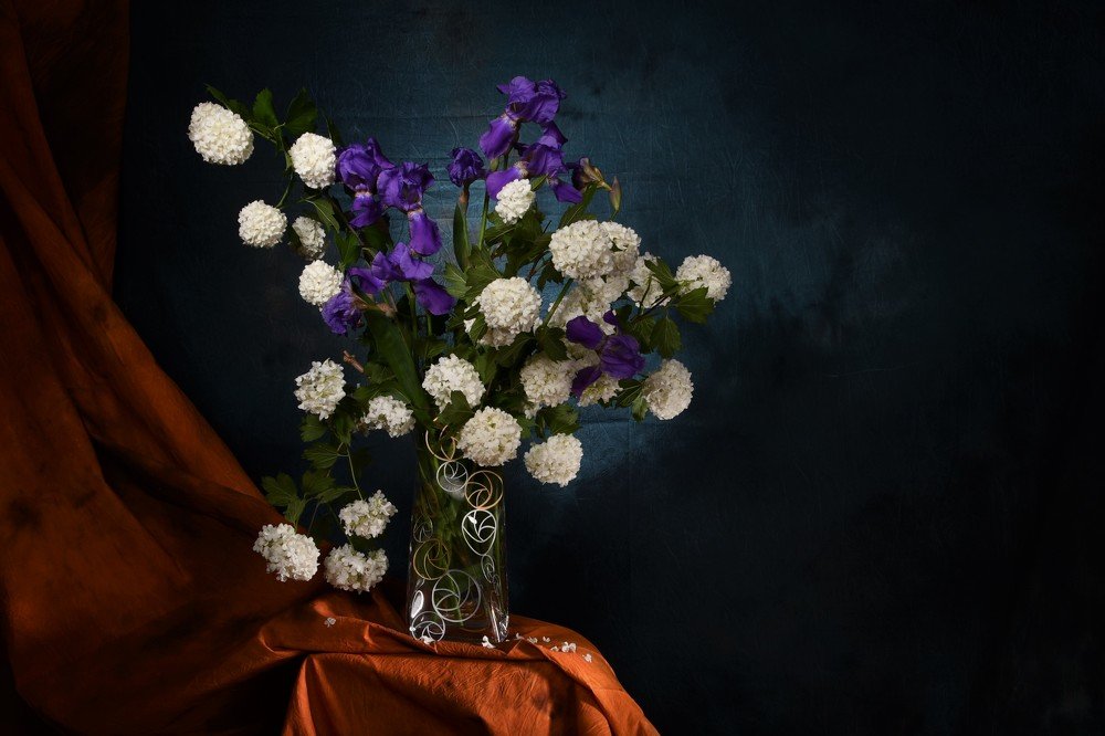 Голубое в белом