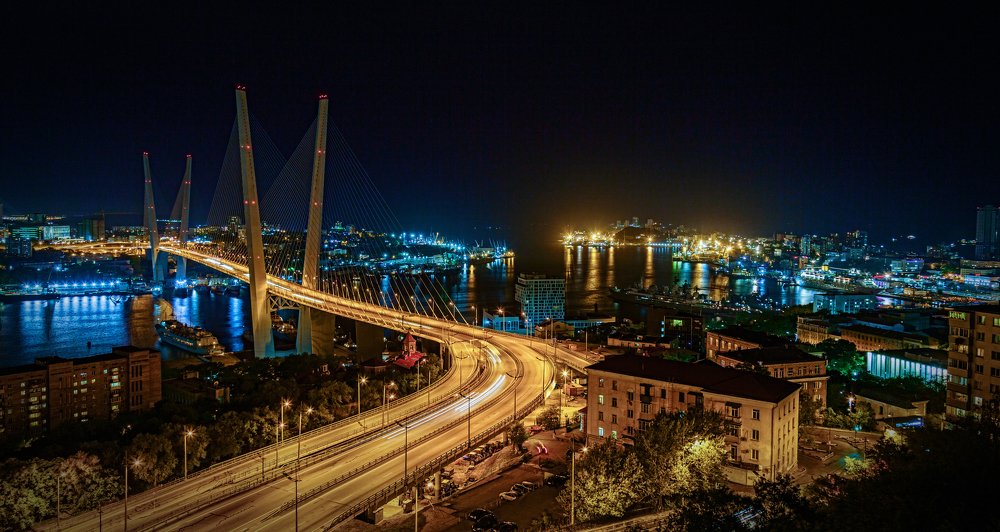 Мост через бухту Золотой рог во Владивостоке