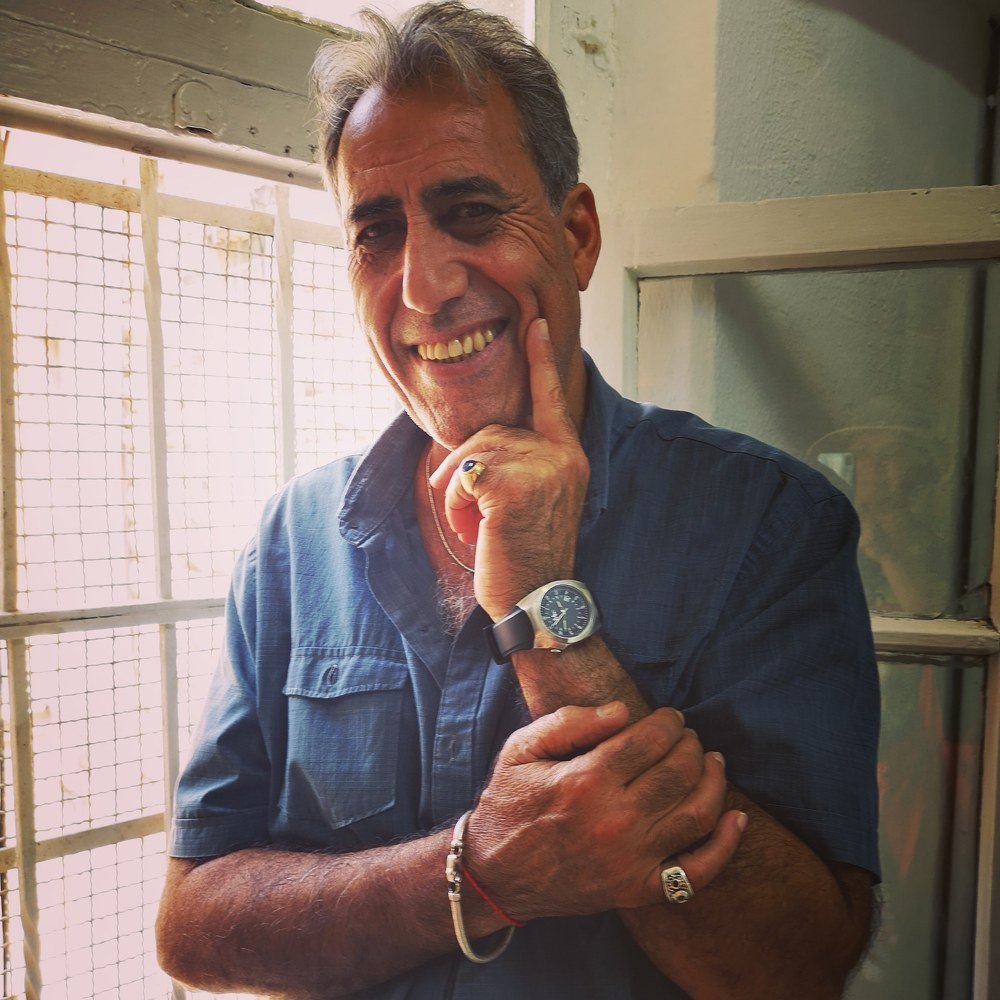 Скромный человек