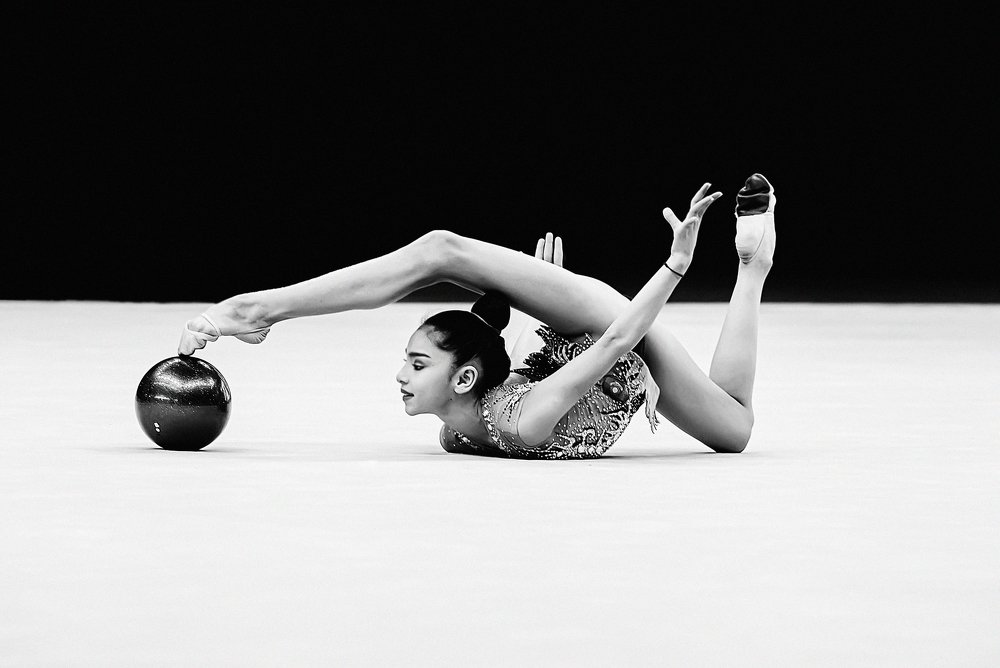 Участница олимпиады по художественной гимнастике