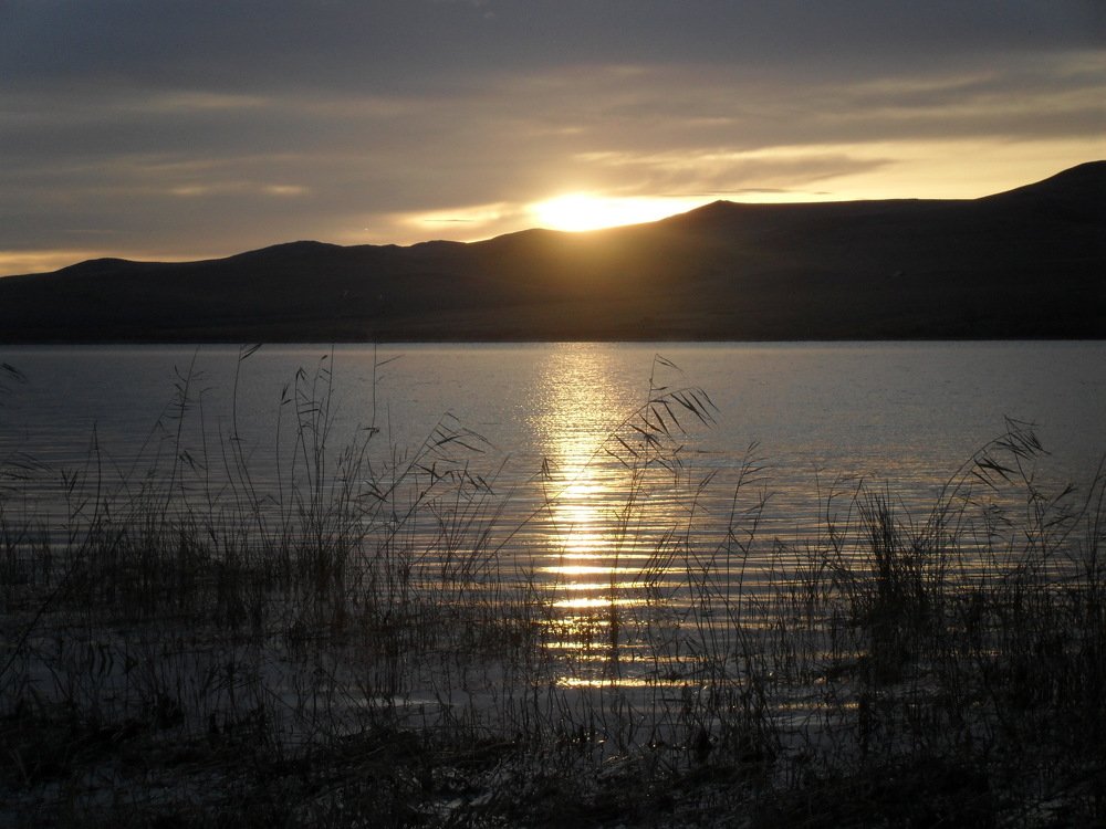 Солнце скрылось за горою