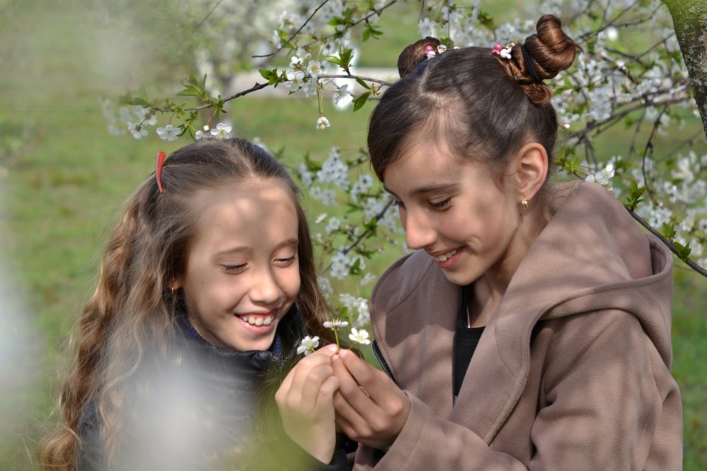 С сестрой хорошо и весело.