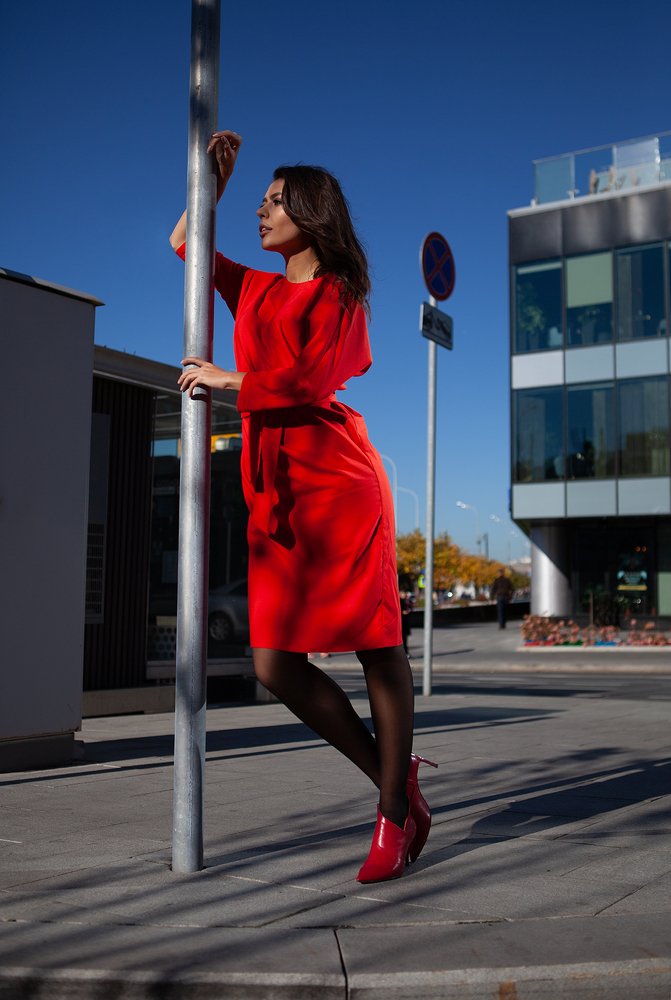 Красное платье