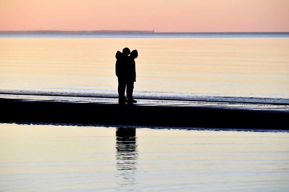 The boys fell silent at sunset / Мальчишки притихли на закате