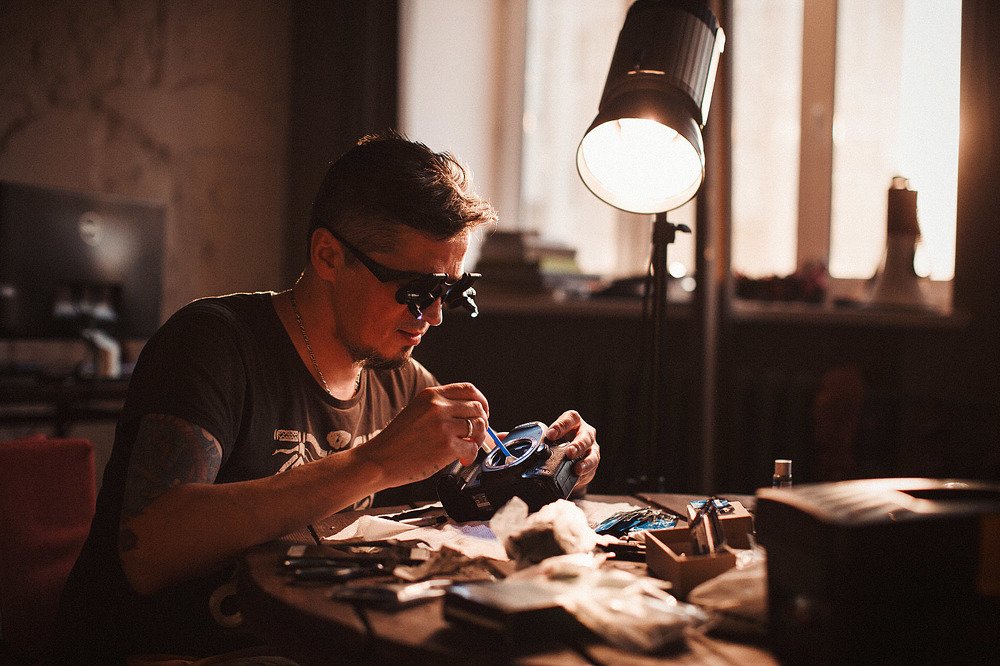 Мужской портрет за делом