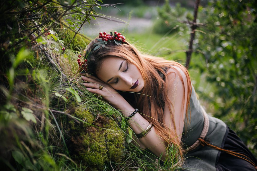 Девушка в лесу