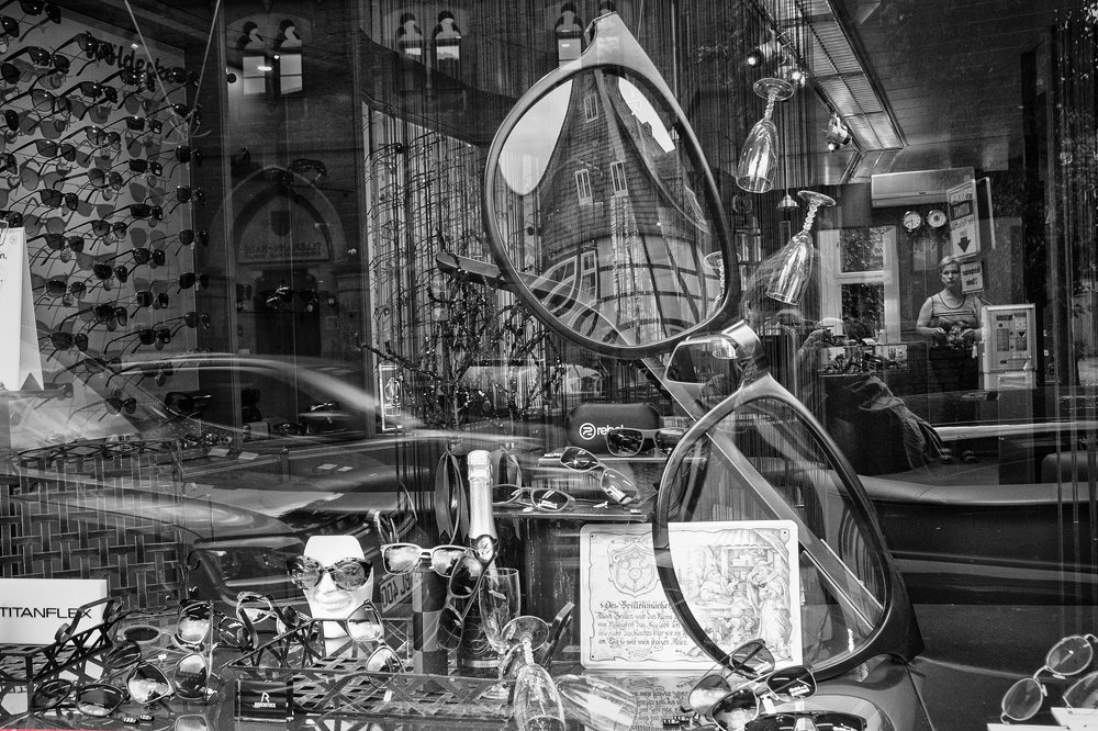 Сквозь стекло