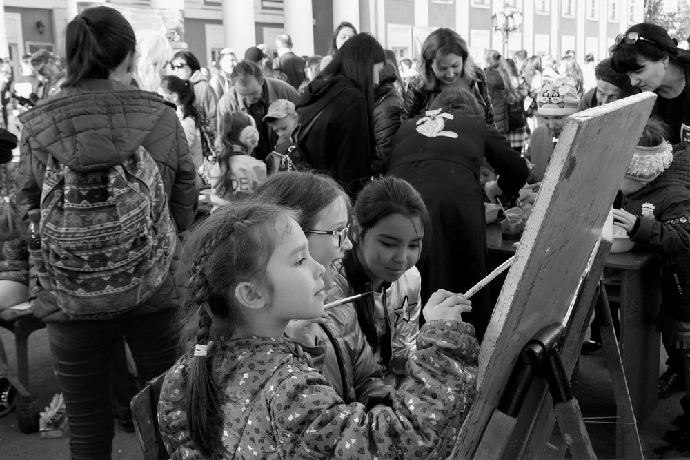 Возможно будущие художники.