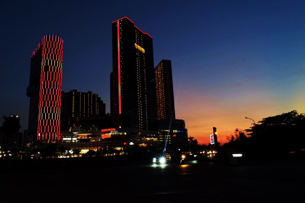 Surabaya di malam hari