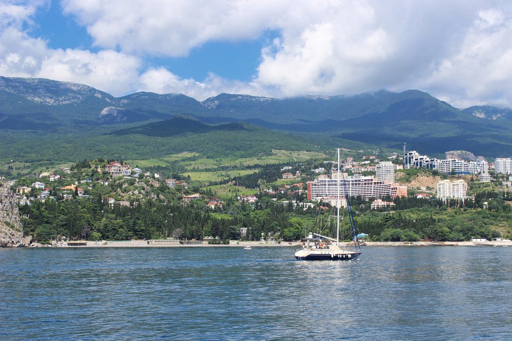 Вдоль берега