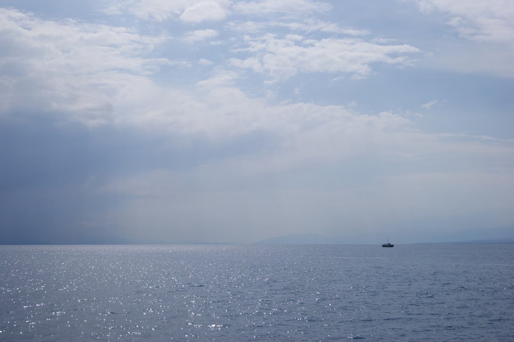 Одинокий кораблик